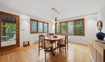 10 Eaton Rd, Amherst, NH 03031