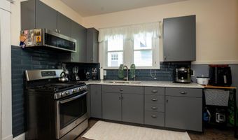 43 Holmes Ct, Albany, NY 12209