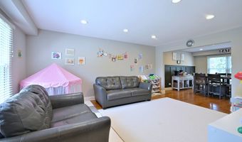 1350 W Barnwall Dr, Addison, IL 60101