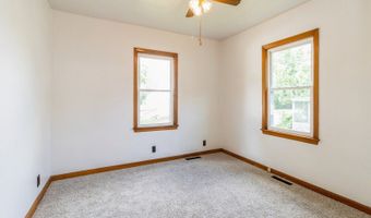 305 6th St, Adair, IA 50002
