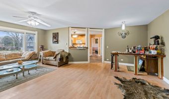 1119 E ALGONQUIN Rd 11, Arlington Heights, IL 60005