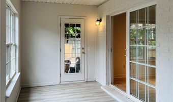 902 SW Navajo Dr, Bentonville, AR 72712