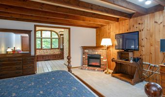75 Lakeview Dr, Allentown, NJ 08501