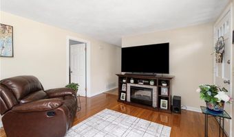 7 S Glen Dr, Coventry, RI 02816