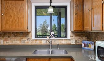 1030 Clear Creek Dr, Buhl, ID 83316