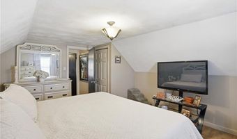 514 Killingly St, Johnston, RI 02919