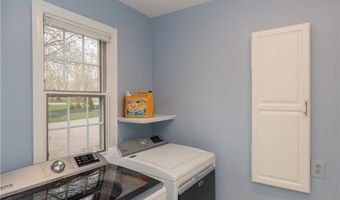 117 Royal Oak Dr, Aurora, OH 44202