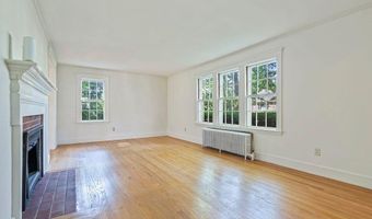 5 Phillips Rd, Falmouth, ME 04105
