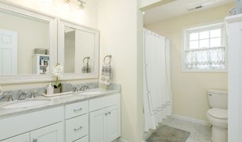 42 Chestnut St 11, Bethel, CT 06801