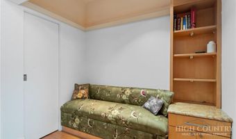 248 Hillcrest Ln, Banner Elk, NC 28604