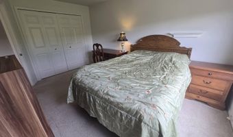 1141 Freesia Ct, Ann Arbor, MI 48105