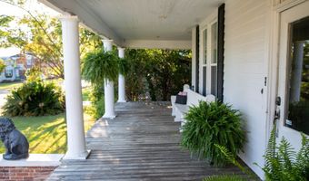 66 Weaver St, Baxley, GA 31513