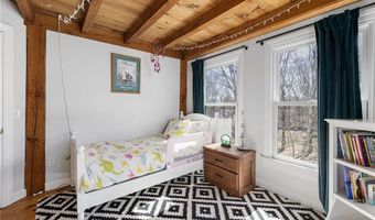 40 Charlotte Ave, North Kingstown, RI 02874