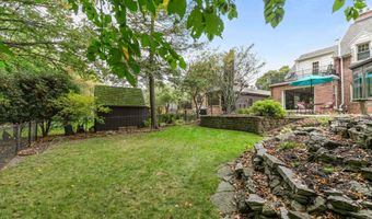 280 RIVER Dr, Appleton, WI 54915