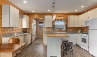 52 Road 8UC, Clark, WY 82435