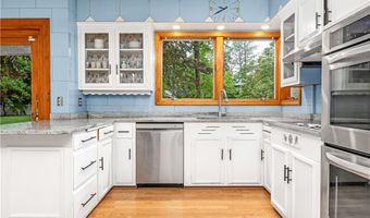 133 Tupelo Hill Dr, Cranston, RI 02920