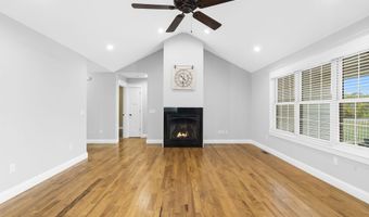 1101 Highland Dr, Aurora, MO 65605