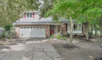 8 Countryside Ct, Amherst, NY 14221