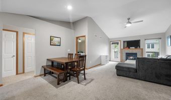 1005 Twilight Dr, North Liberty, IA 52317