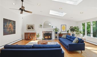 24 Wildflower Rd, Barrington, RI 02806