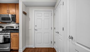 1111 ORONOCO St 326, Alexandria, VA 22314