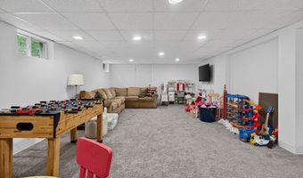 6 Hawthorne Cir, Andover, MA 01810
