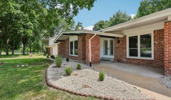 318 Algonquin Dr, Ballwin, MO 63011