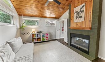 90 E White Oak St, Arlington Heights, IL 60005