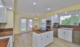 6107 MARBELLA Blvd, Apollo Beach, FL 33572