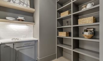 609 N Salem St, Apex, NC 27502