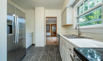 822 7th St, Ames, IA 50010