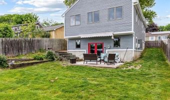 93 Church St, Barrington, RI 02806