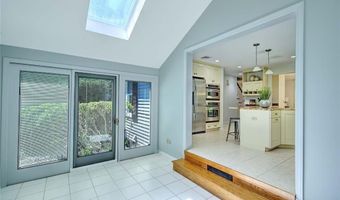 15 Sylvia Ln, Lincoln, RI 02865