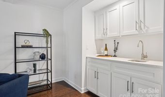 10016 Whitethorn Dr, Charlotte, NC 28277
