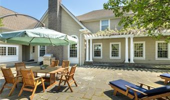 99 N Cliff Dr, Narragansett, RI 02882