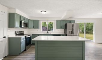 615 Country Club Ln, Anderson, IN 46011