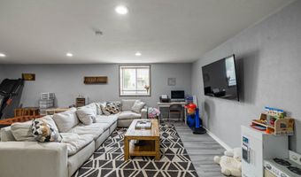 1304 S 10th St, Adel, IA 50003