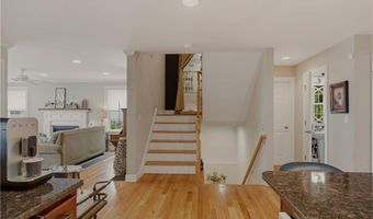11 King Philip Ave, Bristol, RI 02809