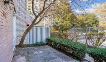 5005 BATTERY Ln #1, Bethesda, MD 20814