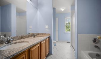 750 Majestic Dr, Algonquin, IL 60102