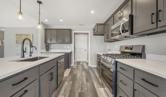 5165 Greyson Heights Dr, Auburn, IN 46706