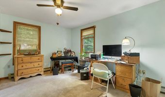 8 New London Dr, Barnstead, NH 03225