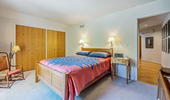555 Glendale Cir, Ann Arbor, MI 48103