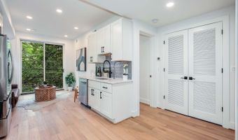 2601 30TH St NE 11, Washington, DC 20018