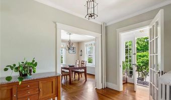27 Cranston Ave, Newport, RI 02840