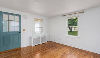 37 Reservoir Rd, Middletown, RI 02842