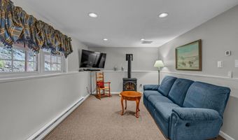 23 Fleetwood Dr, Danbury, CT 06810