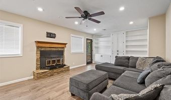 1050 Grandview Dr, Bartlesville, OK 74006