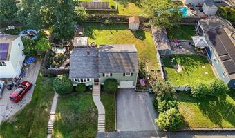 62 Pembroke Ln, Coventry, RI 02816