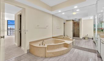 20281 E Country Club Dr 1907, Aventura, FL 33180
